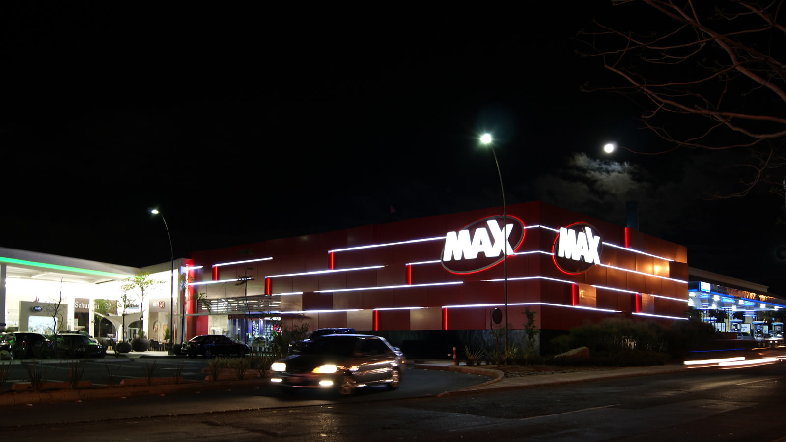 Read more about the article MAX – Plaza Varietá